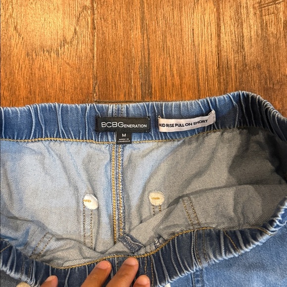Medium BCBGeneration Blue Jean Shorts with Drawstring - Pockets in Front & Back - Picture 6 of 11